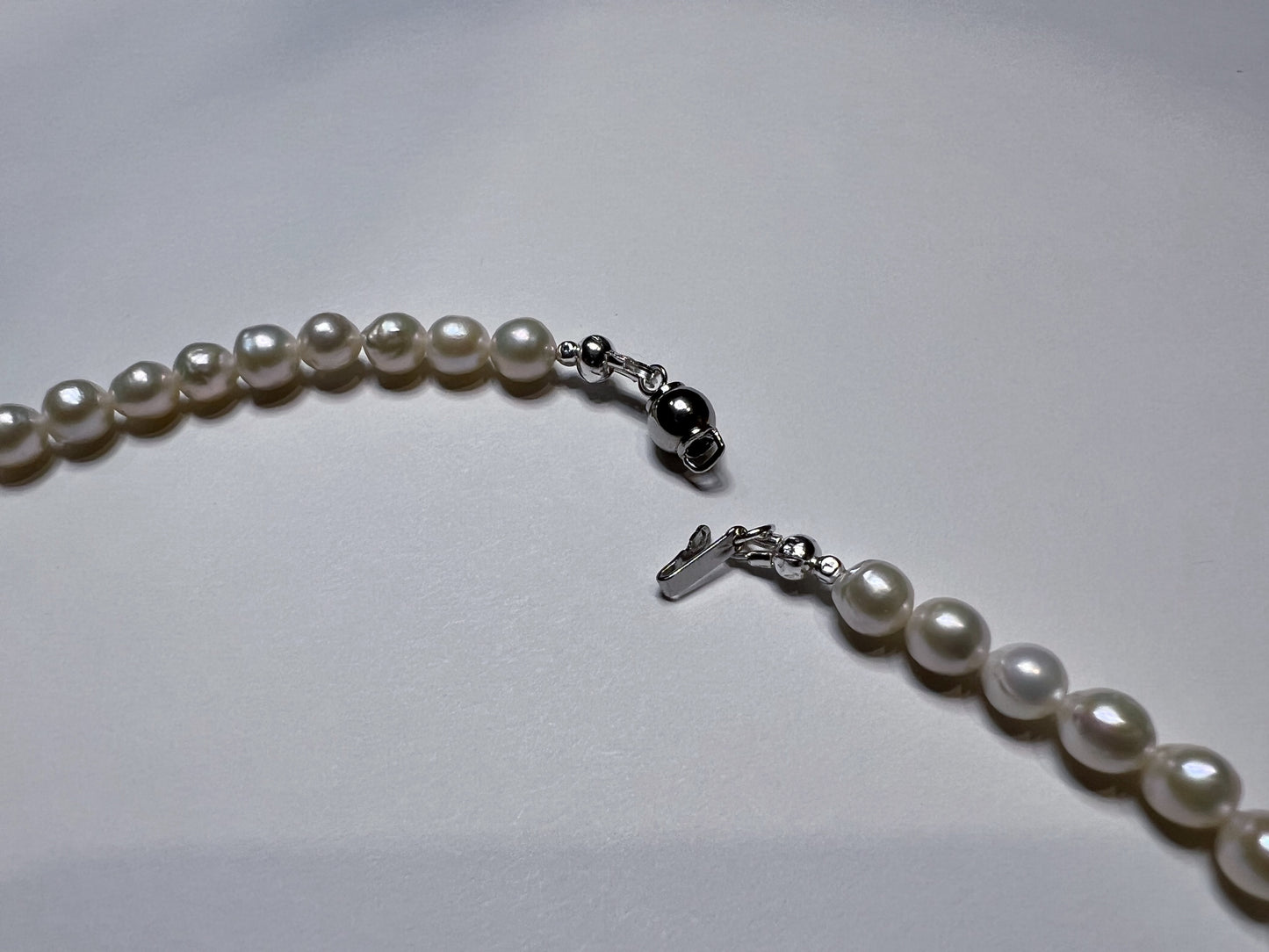 Arpel Essential White Pearl Necklace